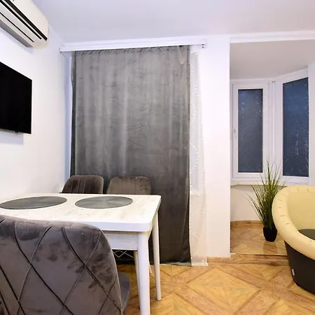 2 Bedroom With Balcony On Negruzzi Apartment